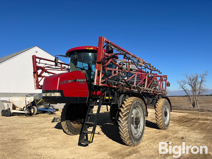 2014-case-ih-patriot-4430-image-1