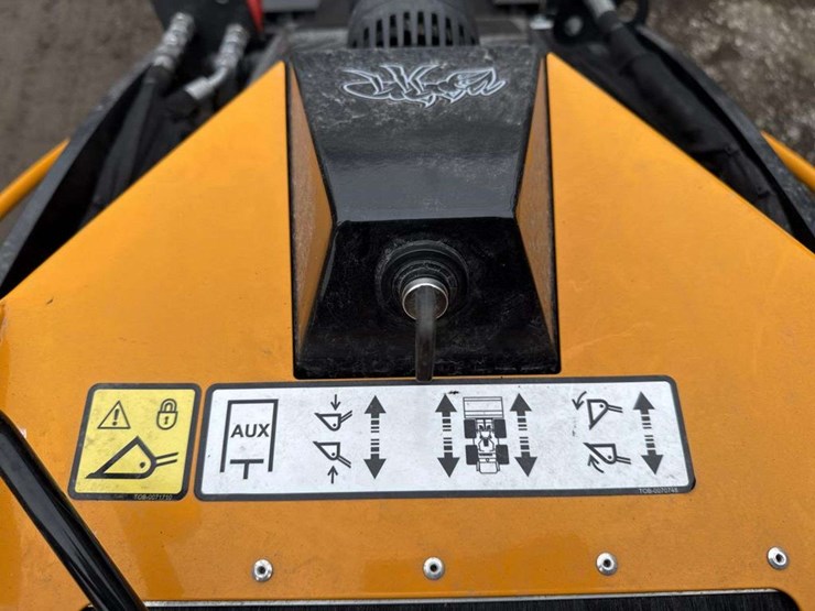 giant-gs950t-mini-skid-steer-image-15
