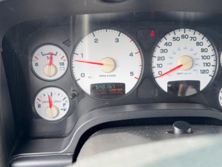 2004-dodge-ram-3500-image-13