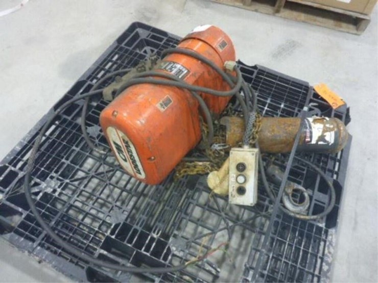 cm-lodestar-1,000-kg-electric-trolley-chain-hoist-image-1