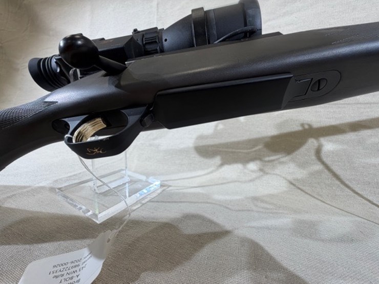 #215-•-browning-a-bolt-rifle-image-58