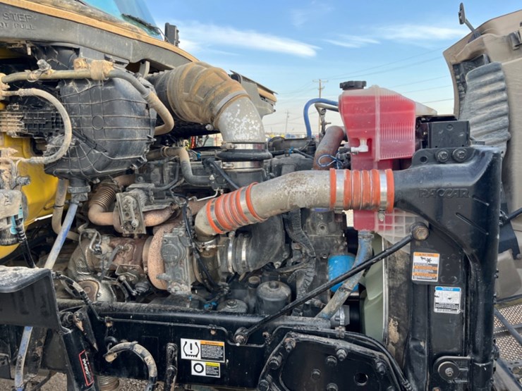 2017-peterbilt-579-image-10