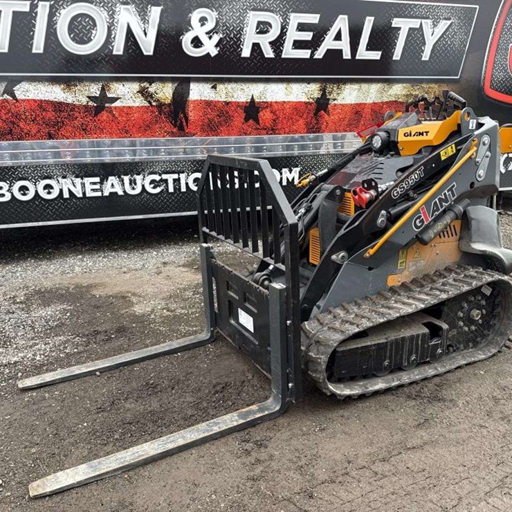 Giant GS950T mini skid steer