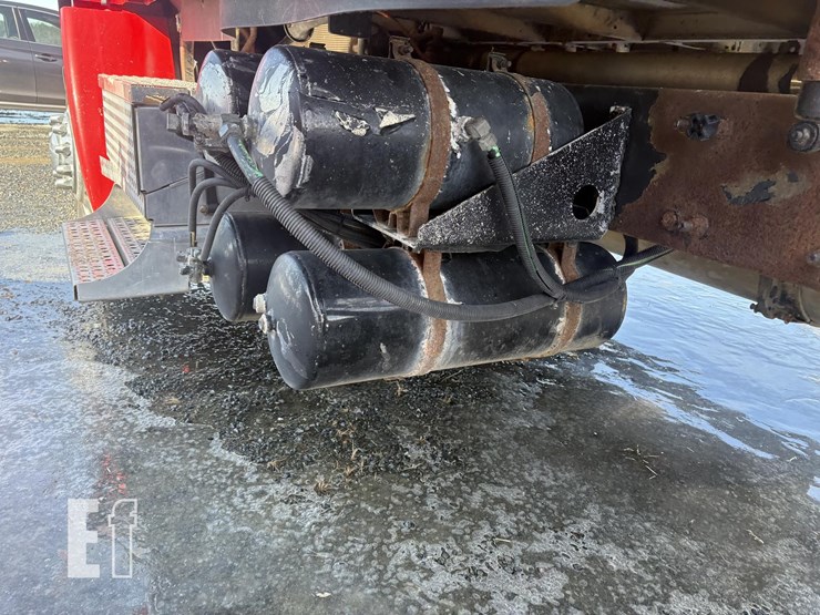 2004-freightliner-columbia-112-image-15