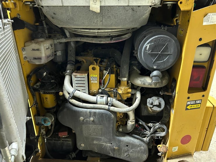 2021-caterpillar-259d3-image-15