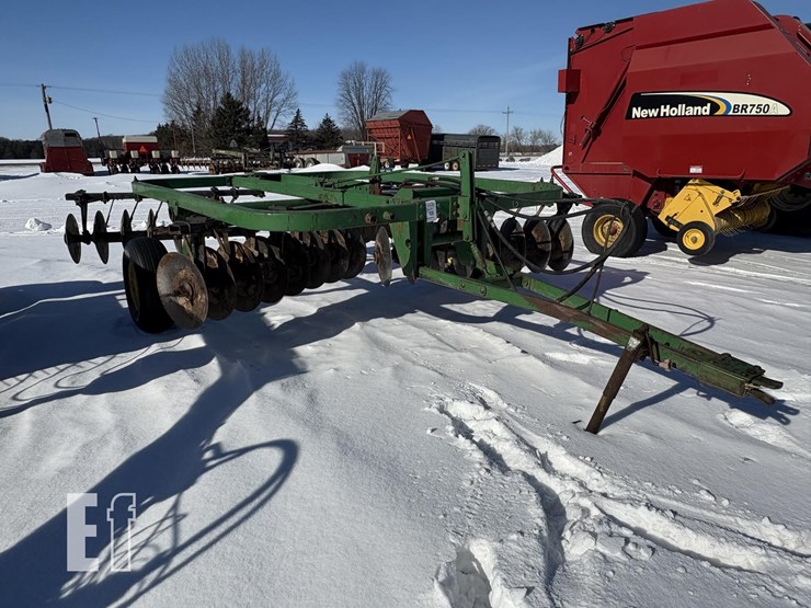 john-deere-210-image-1