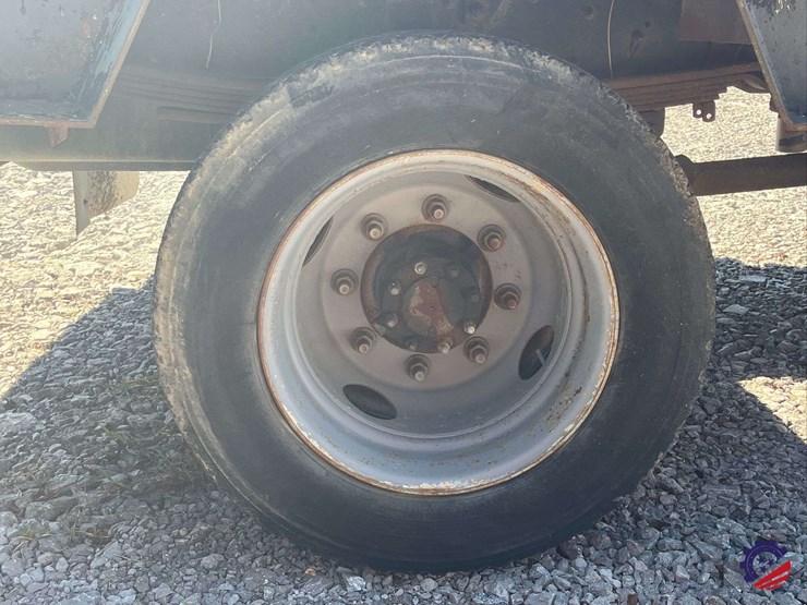 2007-gmc-c5500-flatbed-truck-image-9