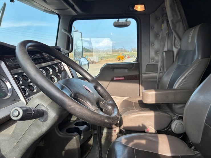 2012-kenworth-t800-image-10