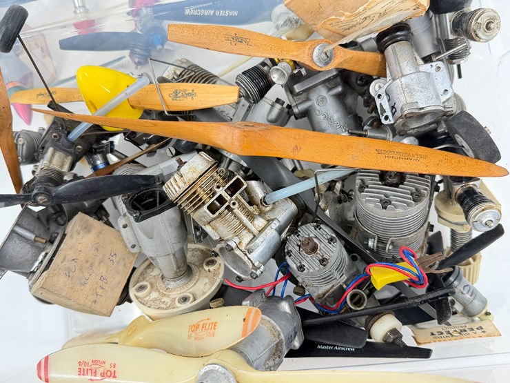 #1069-•-box-of-rc-airplane-engines-image-12