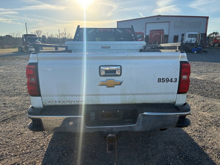 2015-chevrolet-silverado-2500hd-image-5