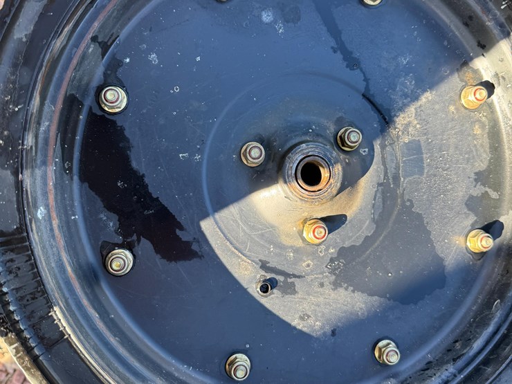 john-deere-closing-wheels-image-15