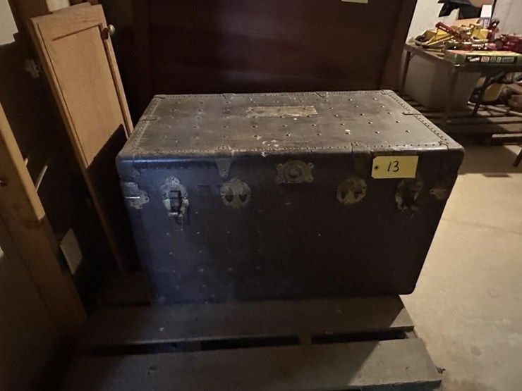 vintage-wooden-chest-image-1