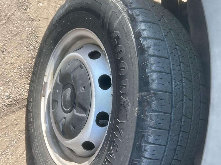 2017-ford-transit-image-13