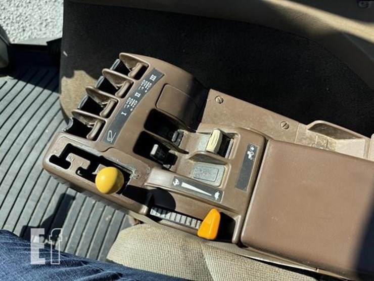 2009-john-deere-8330-image-17