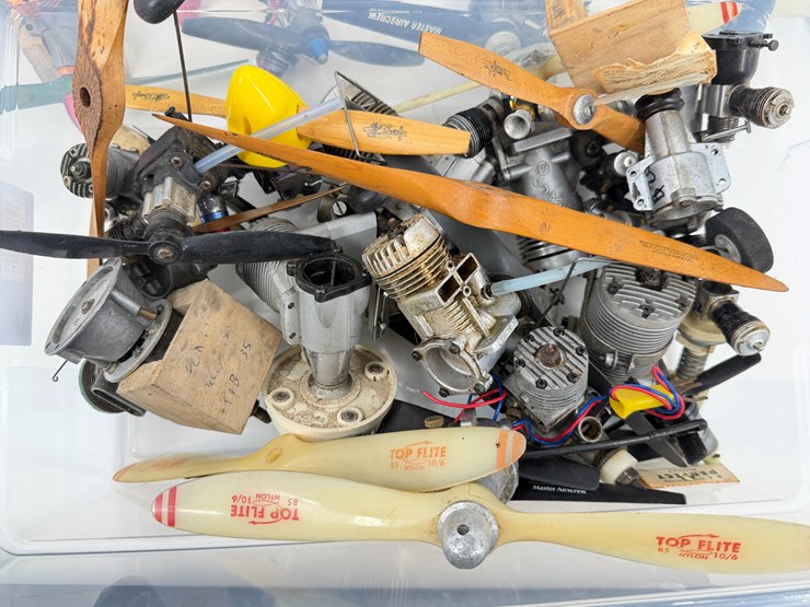 #1069-•-box-of-rc-airplane-engines-image-10