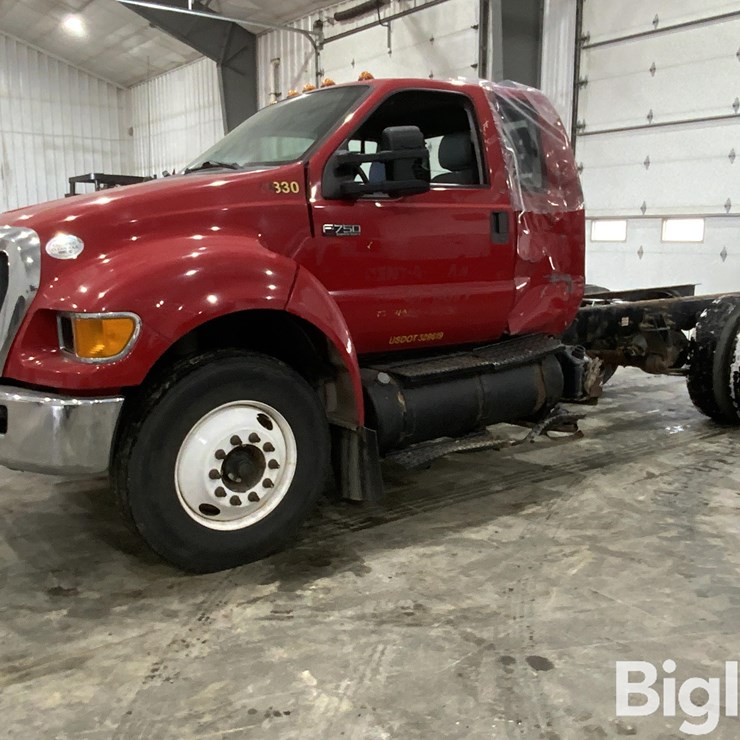 2012 FORD F750 XLT