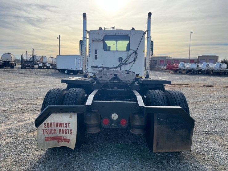 2007-freightliner-columbia-120-image-6