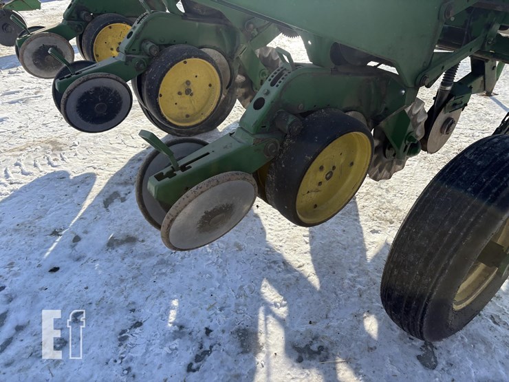 john-deere-7200-image-12