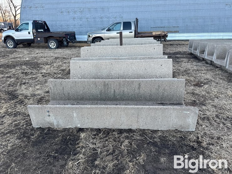 8'-concrete-feed-bunks-image-2