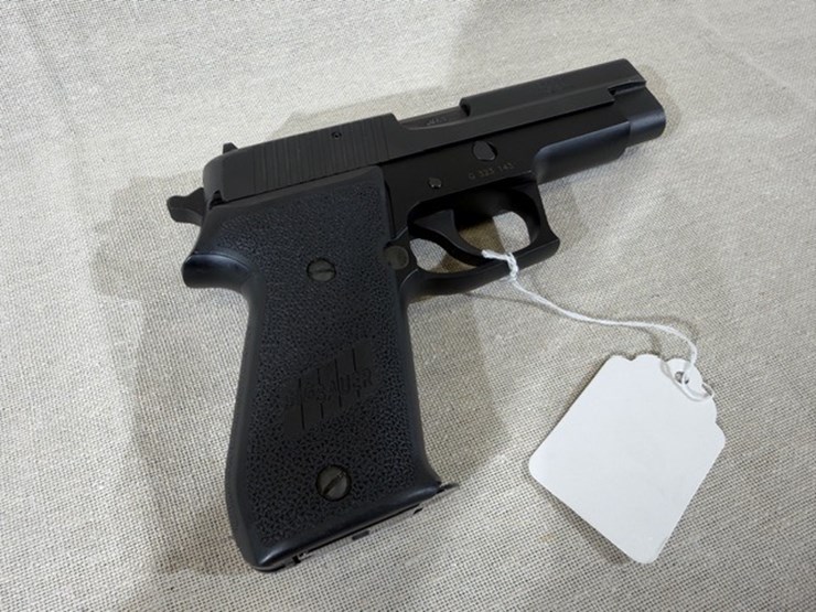 #231-•-sig-sauer-p220-pistol-image-34