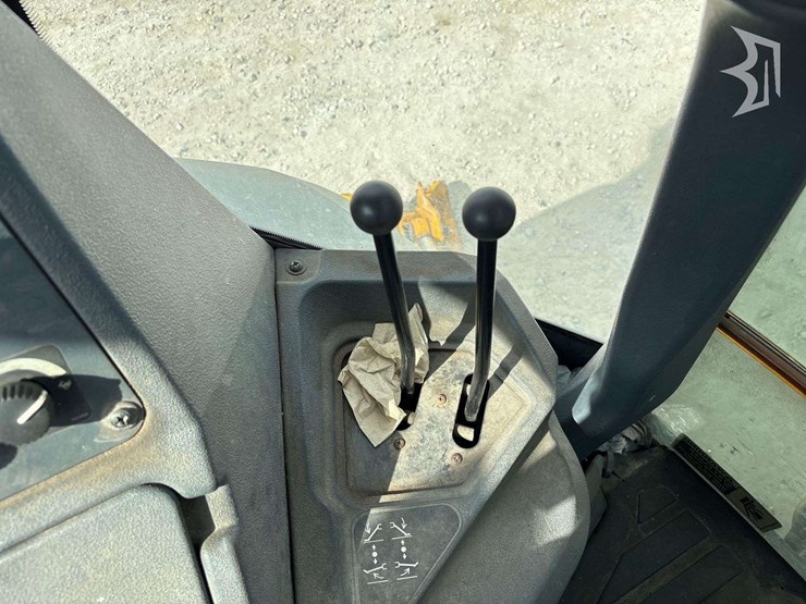 2015-deere-310sl-image-29