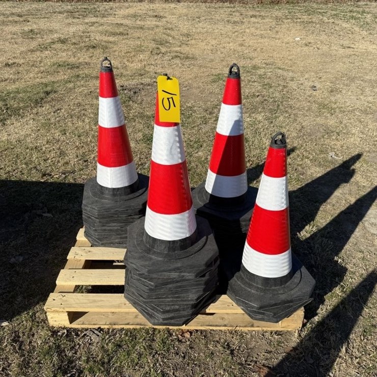 28 TRAFFIC CONES