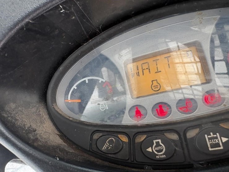 2015-bobcat-s590-image-17