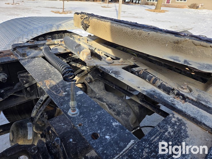 2004-sterling-at9500-image-19