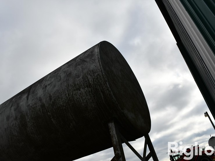 250-gallon-fuel-tank-on-stand-image-6