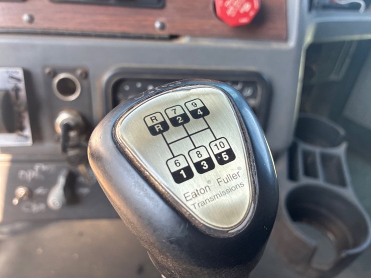 2011-western-star-4900sa-image-11