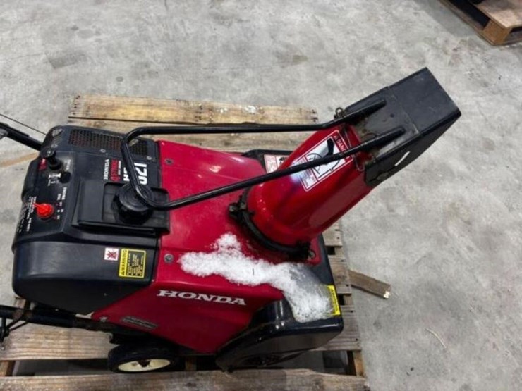 honda-hs621-4-stroke-snow-thrower-image-12