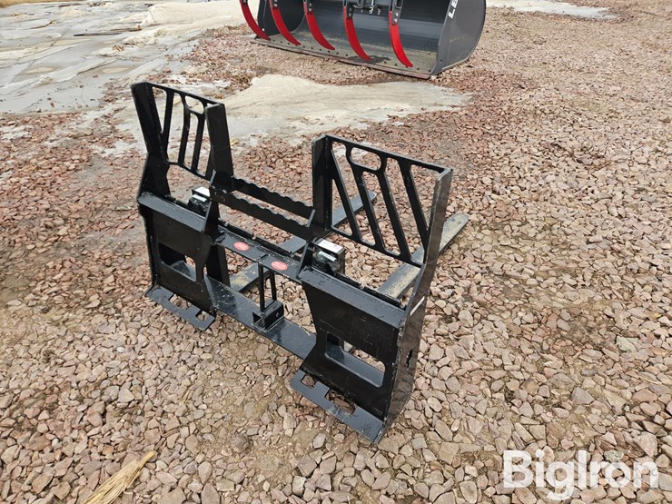 walk-through-pallet-fork-skid-steer-attachment-image-3
