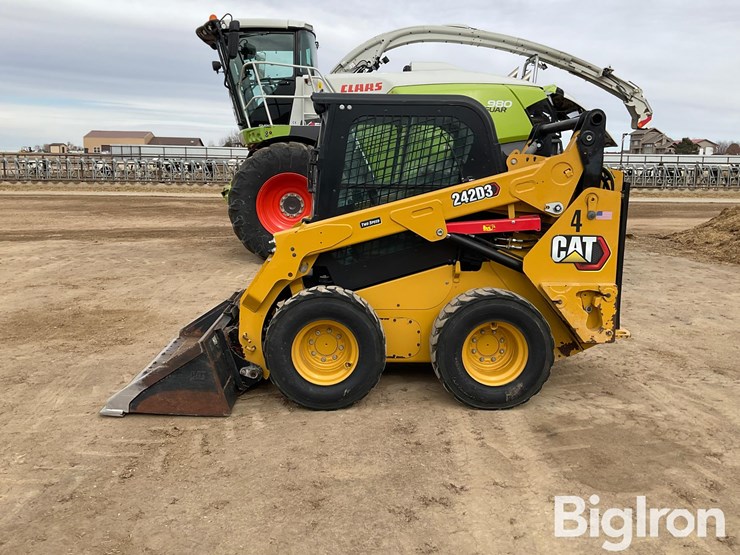 2022-caterpillar-242d3-image-8