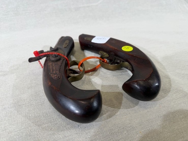 #200-•-pair-of-derringer-pistols-image-2