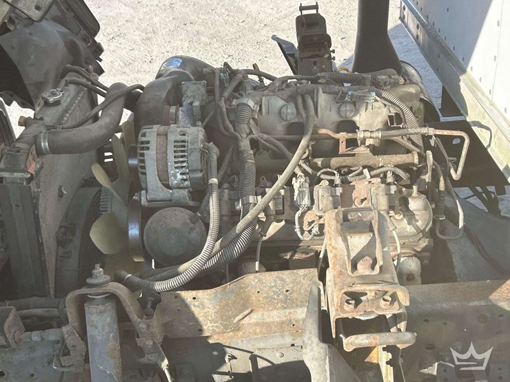 2004-isuzu-npr-image-7