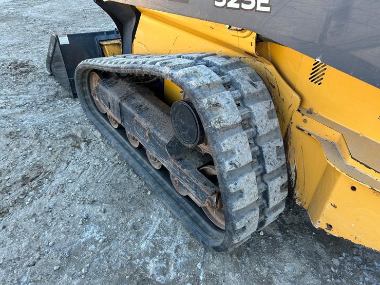 2015-deere-323e-image-16