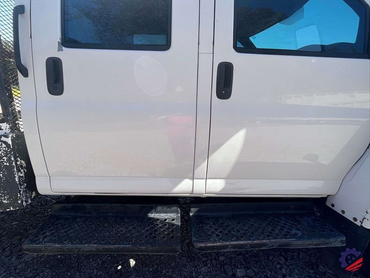 2007-gmc-c5500-flatbed-truck-image-38