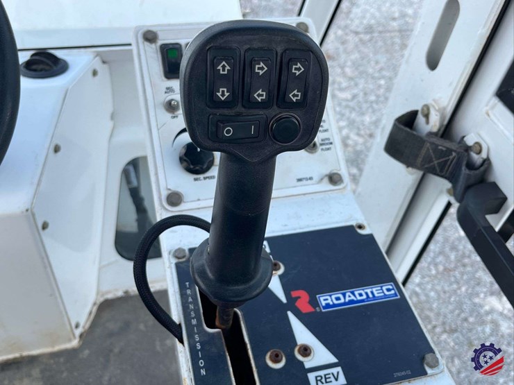 roadtec-cb100-sweeper-conveyor-image-49