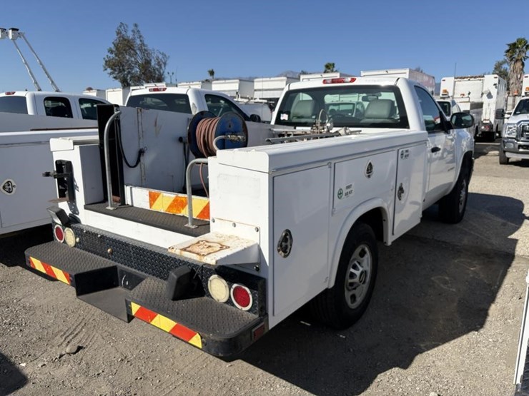 2011-chevrolet-2500-image-3