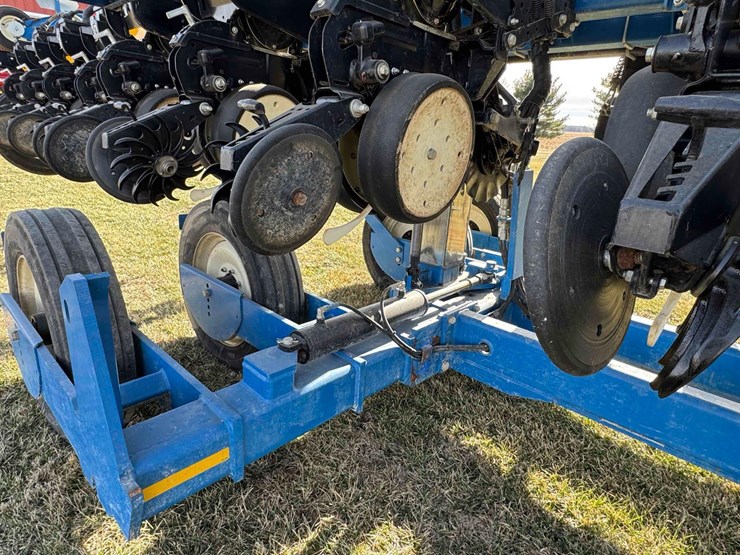2012-kinze-3600-image-24