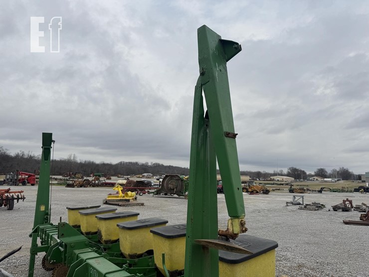 john-deere-7100-image-11