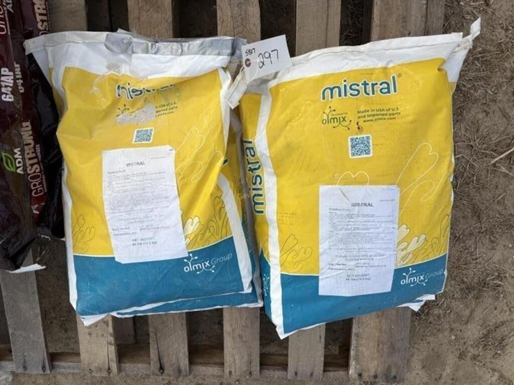 (4)-40lb-bags-mistral-poultry-feed-image-1