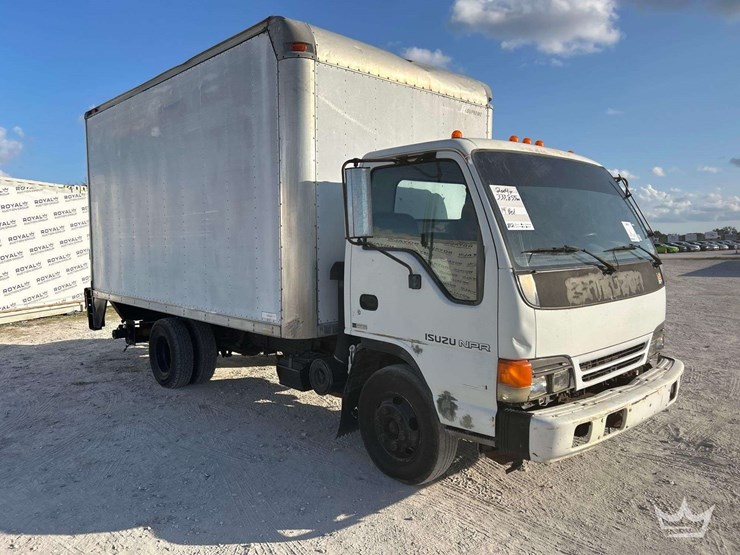 2004-isuzu-npr-image-2