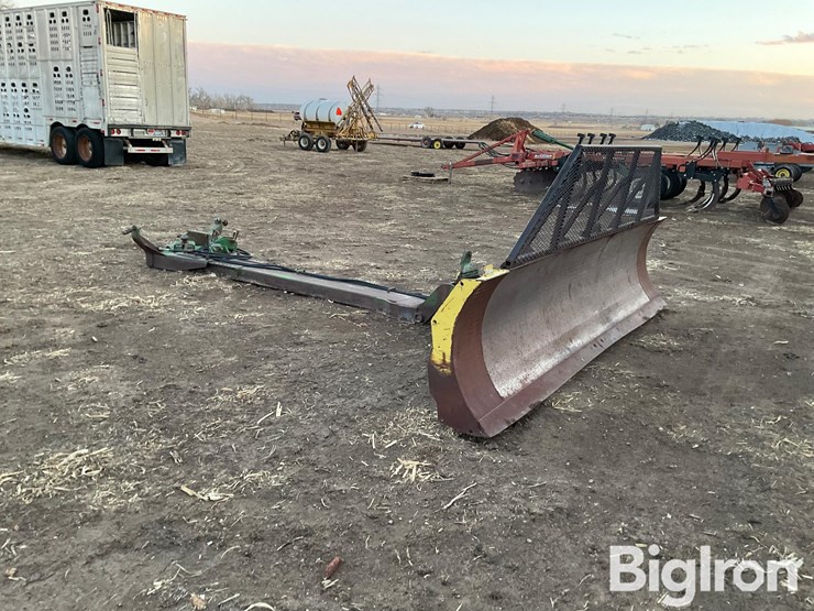 john-deere-front-mount-dozer-blade-image-3