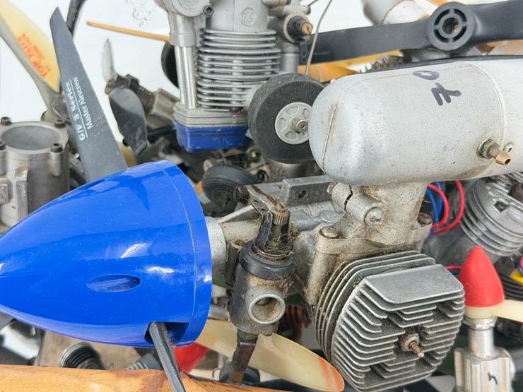 #1069-•-box-of-rc-airplane-engines-image-4