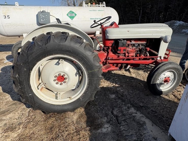 1950-ford-600-image-5