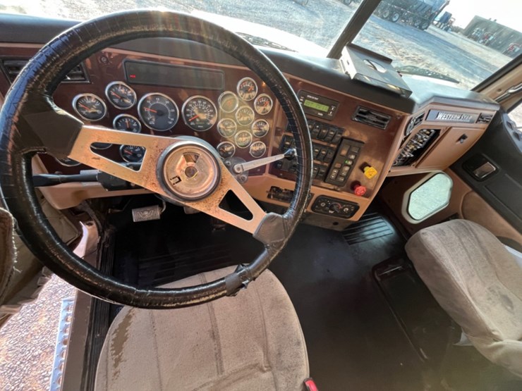 2013-western-star-4900-image-17