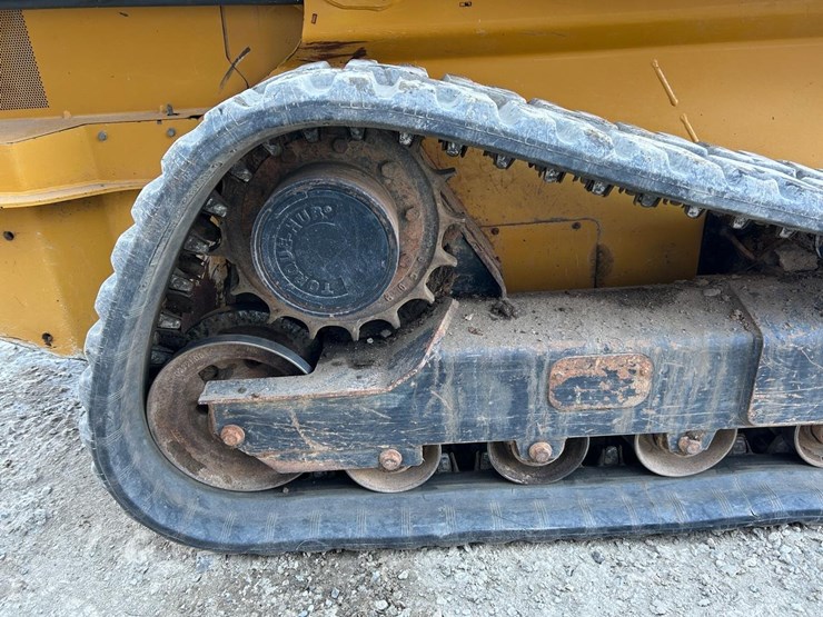 2015-deere-323e-image-13