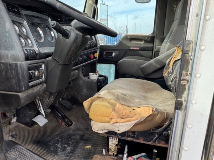 2009-kenworth-t800-image-6