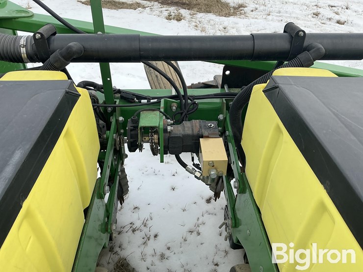 john-deere-planter-16r30”-image-17
